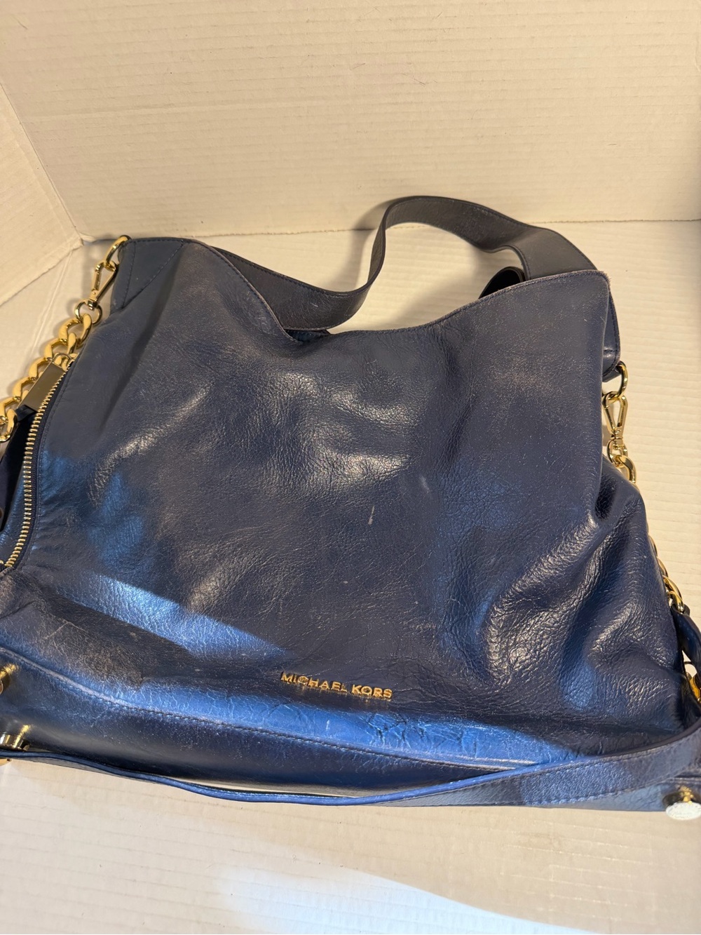 Michael Kors Navy Leather Shoulder Bag with Gold Chain Straps - Picture 5 of 12